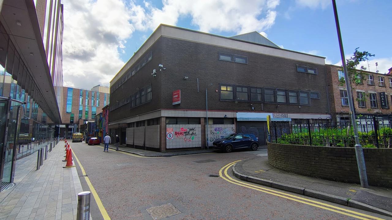 
                        1000015371.jpg, Belfast, BT1 2LZ