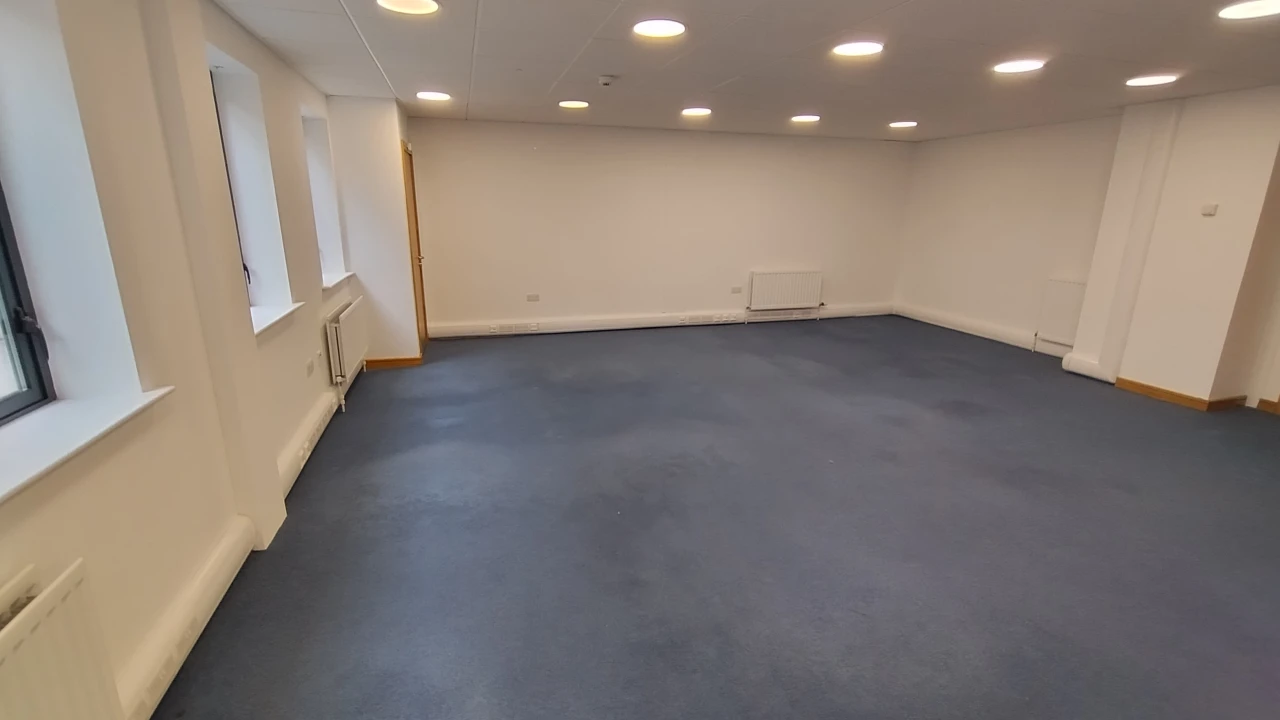 
                        1000044649.jpg, Belfast, BT8 7QN