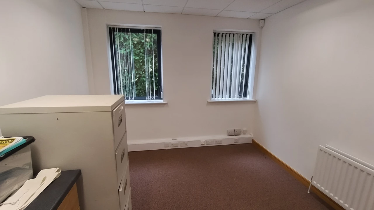 
                        1000044650.jpg, Belfast, BT8 7QN