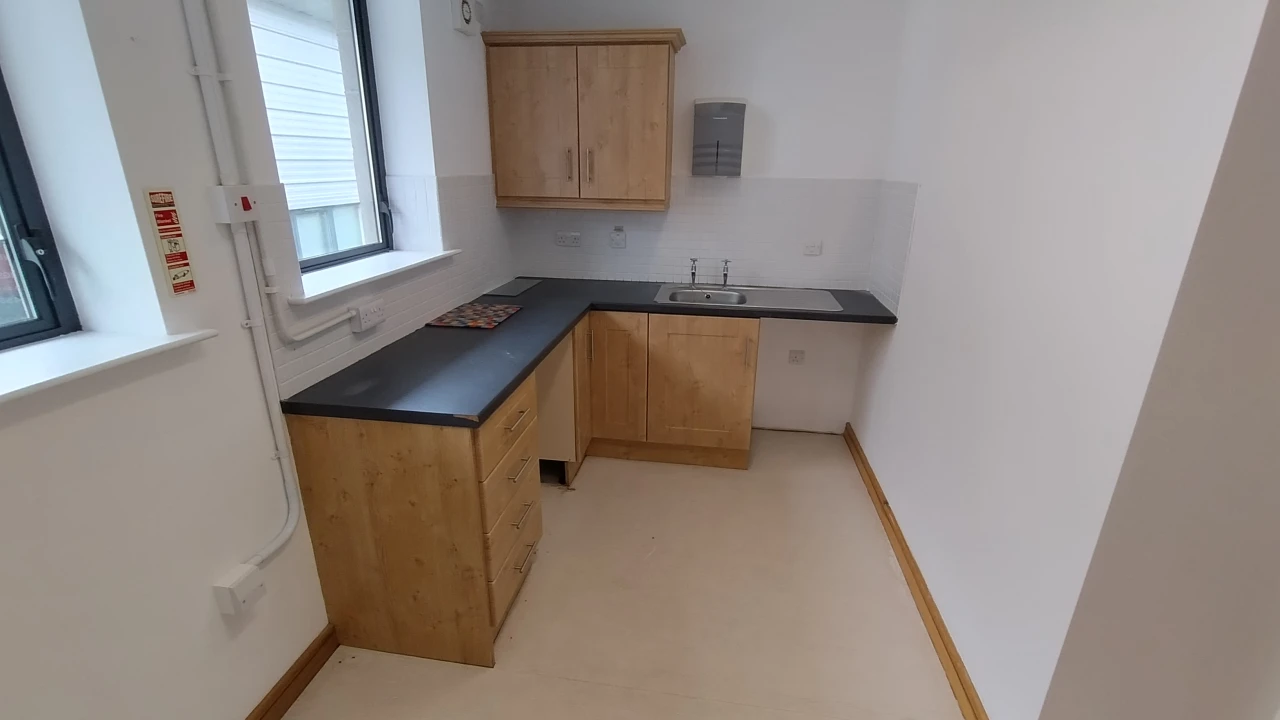 
                        1000044651.jpg, Belfast, BT8 7QN