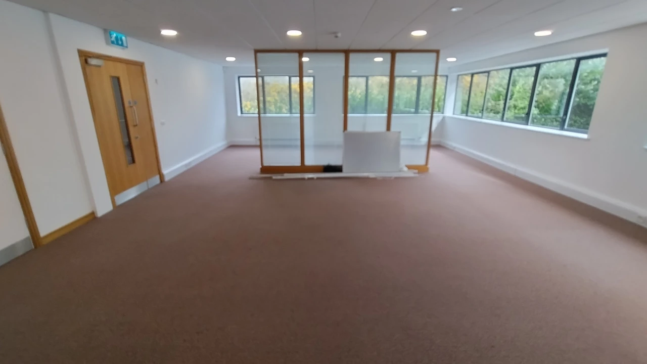 
                        1000044653.jpg, Belfast, BT8 7QN