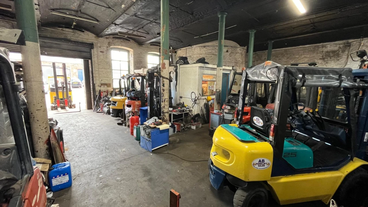 
                        img-20250819-wa0017.jpg, Belfast, BT5 5DX