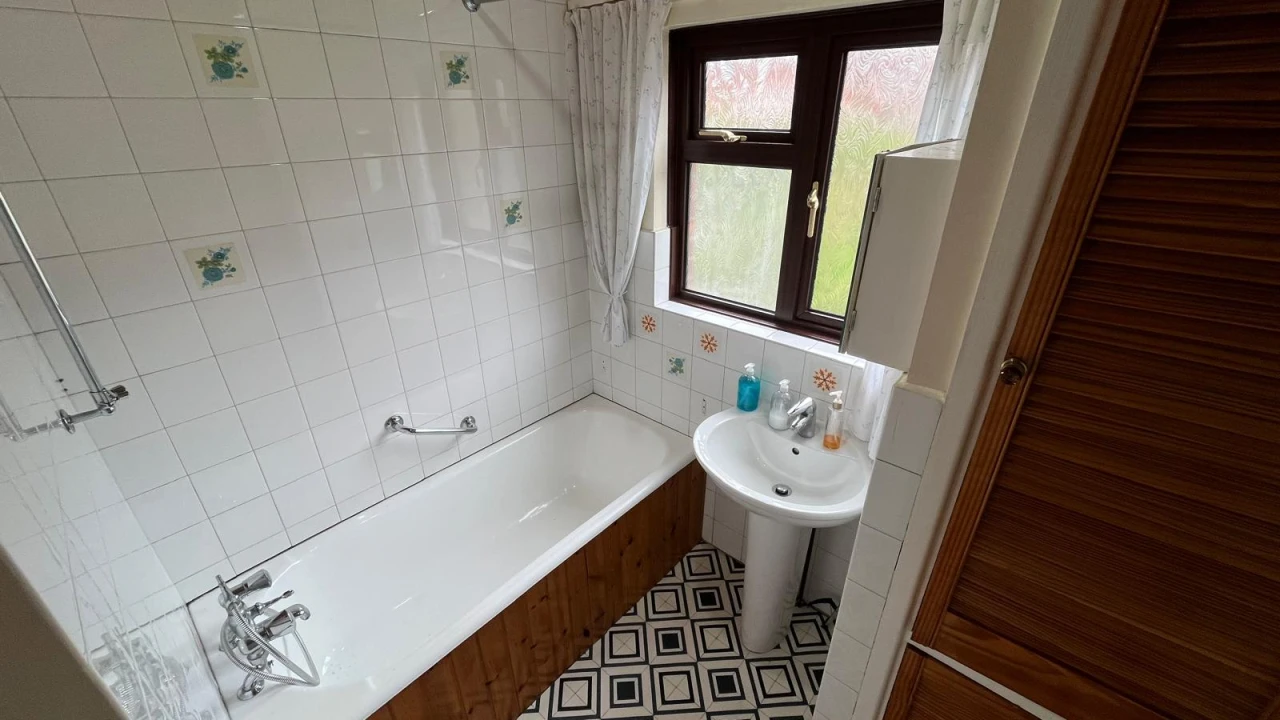 
                        img-20250512-wa0023.jpg, Belfast, BT11 8AQ